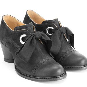 Fluevog East End  Templeton Single eyelet lace-up shoe